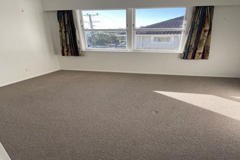 Photo of property in 72 Kenmore Street, Newlands, Wellington, 6037