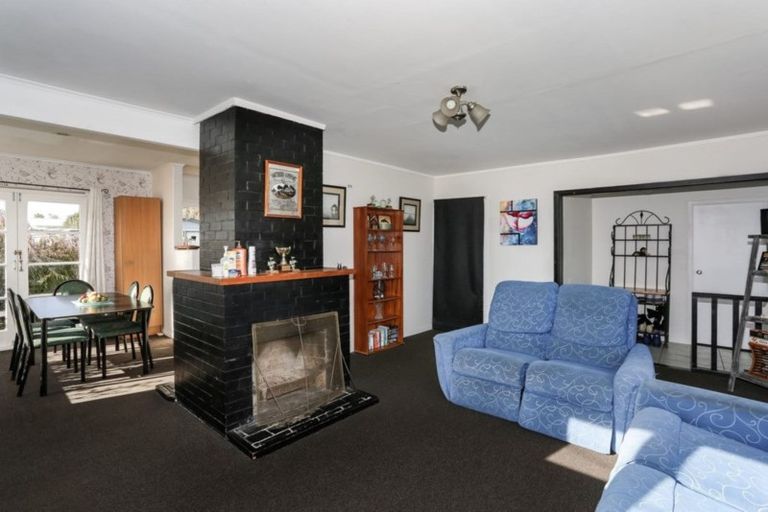 Photo of property in 1 Booth Crescent, Tuakau, 2121