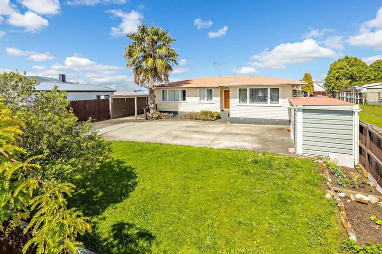Photo of property in 62 Megan Avenue, Pakuranga Heights, Auckland, 2010