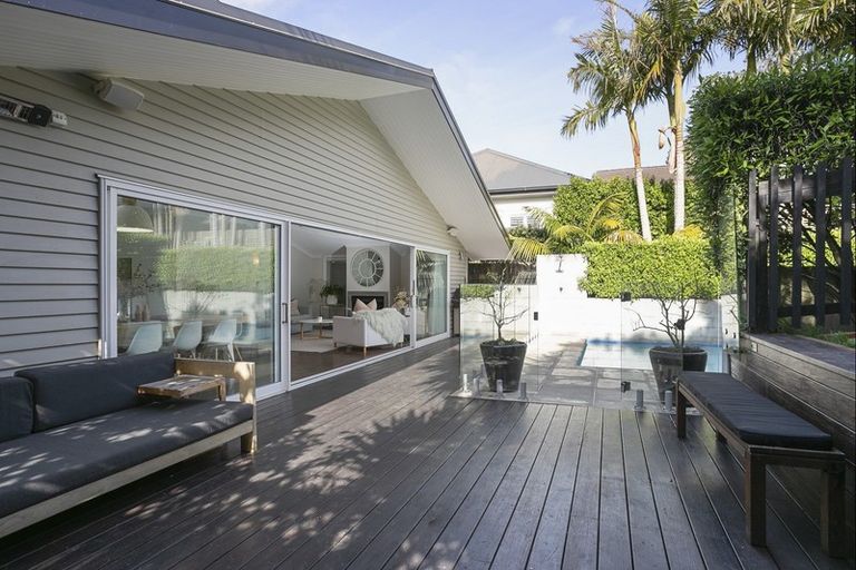 Photo of property in 24 Richmond Avenue, Northcote Point, Auckland, 0627