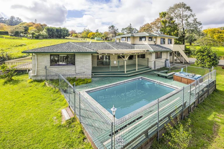 Photo of property in 32 Gracechurch Drive, Flat Bush, Auckland, 2016