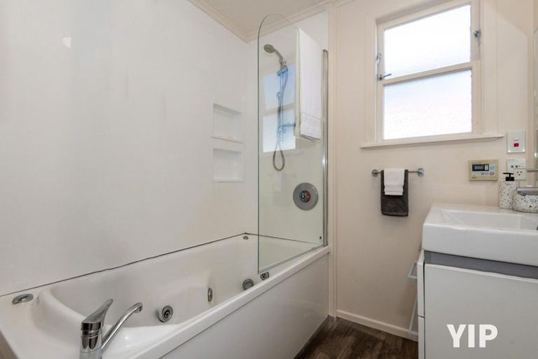 Photo of property in 19 Black Rock Road, Newlands, Wellington, 6037