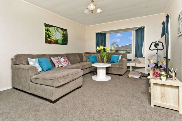 Photo of property in 37 Meadowood Drive, Unsworth Heights, Auckland, 0632