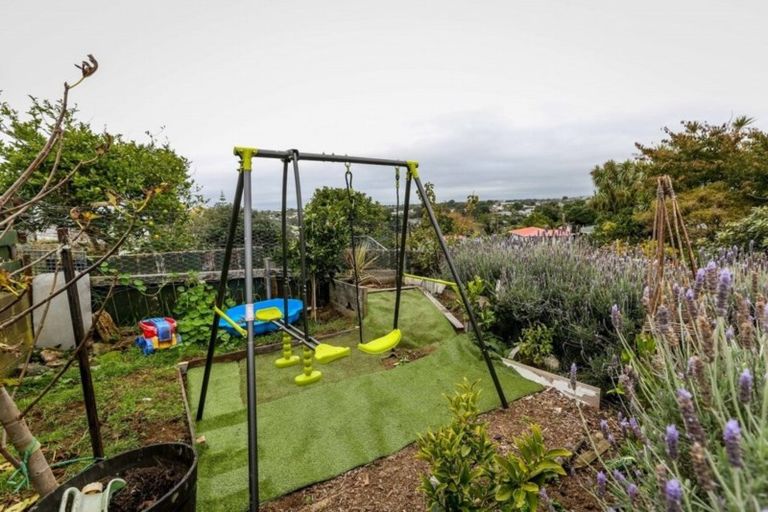 Photo of property in 37 Belair Avenue, Blagdon, New Plymouth, 4310