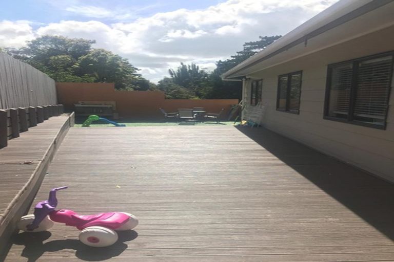 Photo of property in 2/95 Hobsonville Road, West Harbour, Auckland, 0618