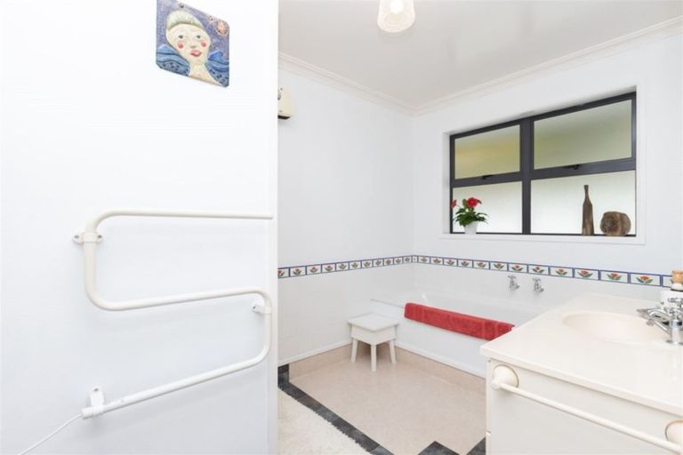 Photo of property in 32 Western Heights Drive, Western Heights, Hamilton, 3200