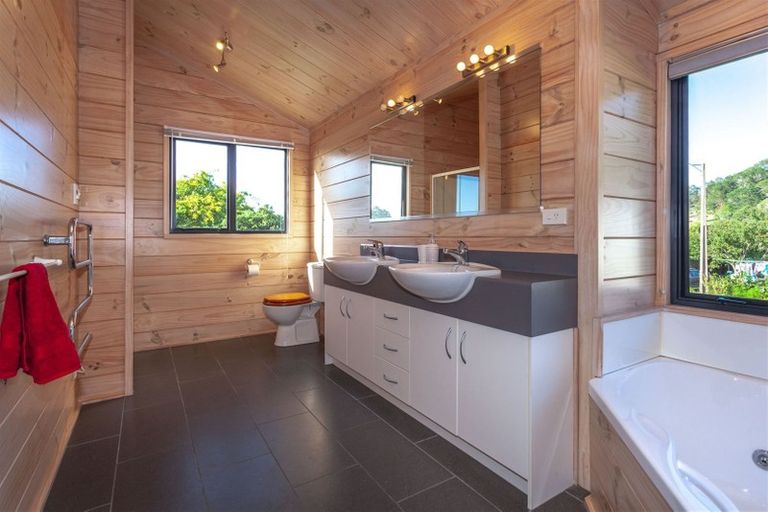 Photo of property in 17 Emmerdale Drive, Hahei, Whitianga, 3591