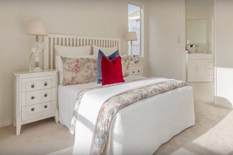 Photo of property in 81b Mirrabooka Avenue, Botany Downs, Auckland, 2010