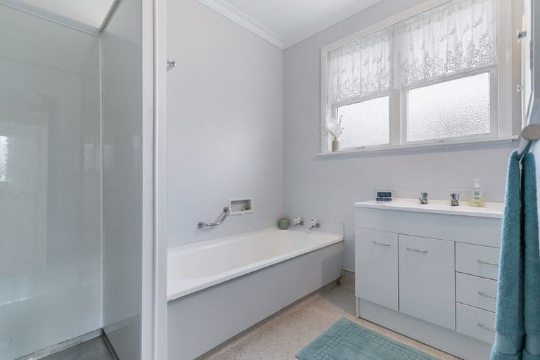 Photo of property in 115 Bartholomew Road, Levin, 5510