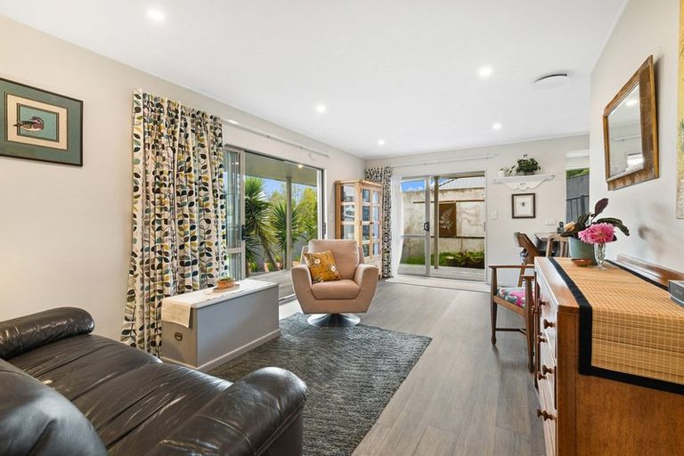Photo of property in 14 Evelyn Road, Cockle Bay, Auckland, 2014