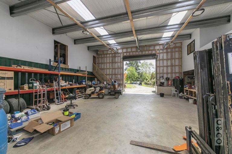 Photo of property in 902 Old North Road, Waimauku, 0882