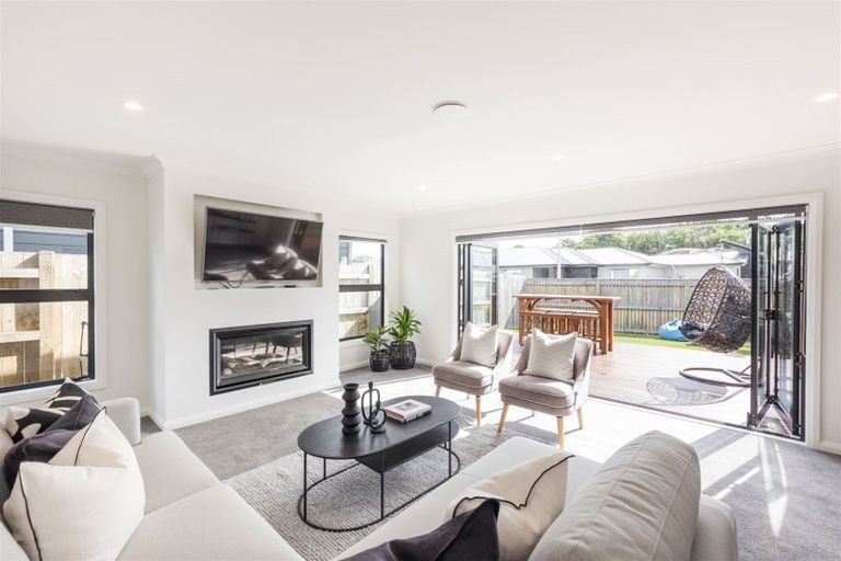 Photo of property in 24 Serenity Crescent, Kelvin Grove, Palmerston North, 4414