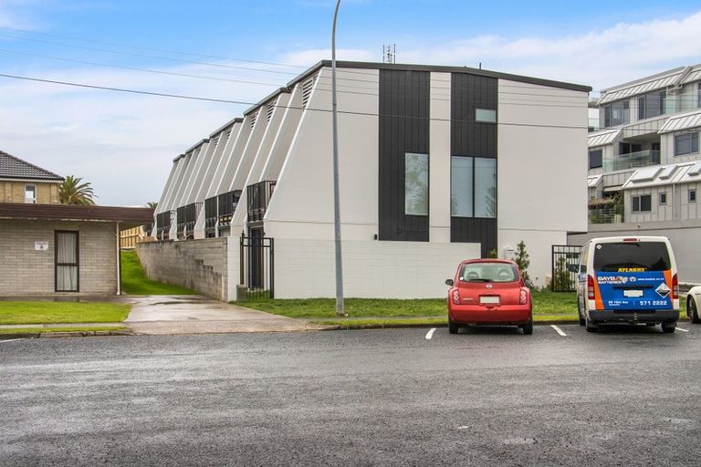 Photo of property in 4/17 Victoria Road, Mount Maunganui, 3116