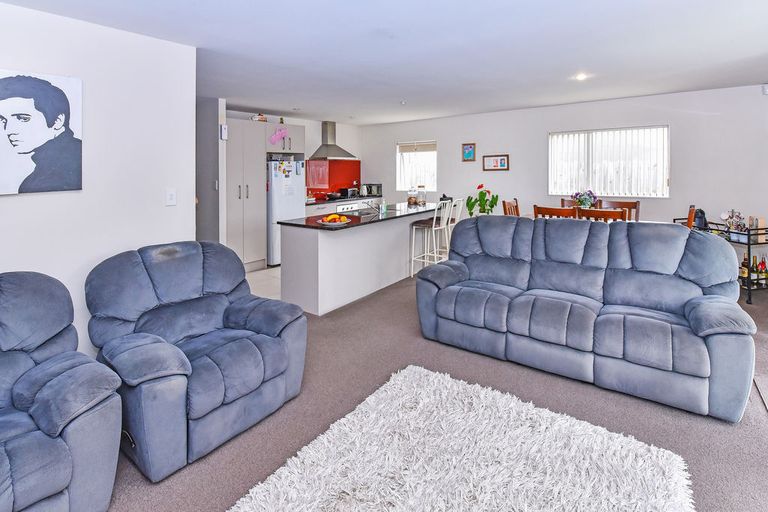 Photo of property in 124 Popokatea Drive, Takanini, 2112