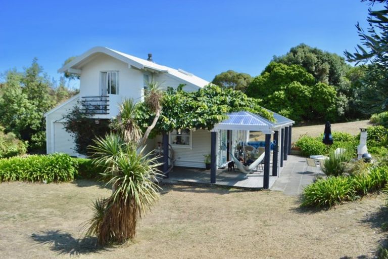 Photo of property in 100 Paetawa Road, Peka Peka, Waikanae, 5391