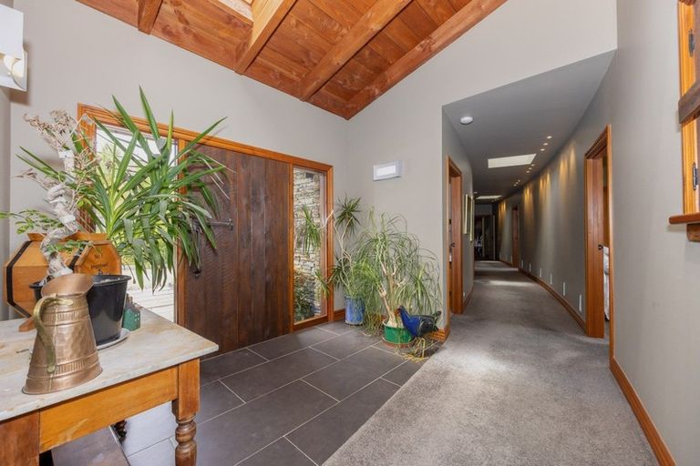 Photo of property in 10 Minaret Ridge, Wanaka, 9305