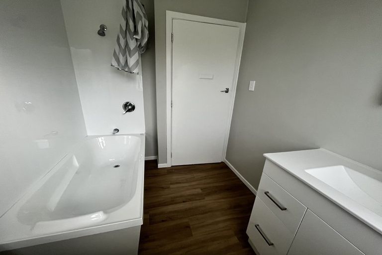 Photo of property in Shakespeare Flats, 8/48 Merton Street, Trentham, Upper Hutt, 5018