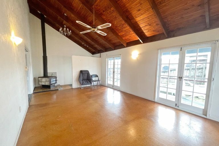 Photo of property in 51 Oreil Avenue, West Harbour, Auckland, 0618