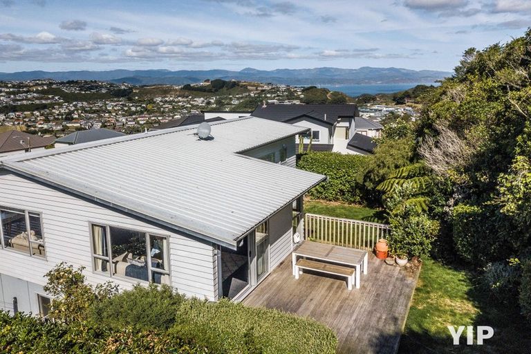 Photo of property in 35 Meadowcroft Grove, Johnsonville, Wellington, 6037