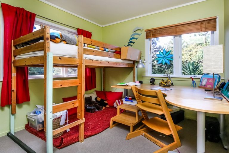 Photo of property in 89 Laingholm Drive, Laingholm, Auckland, 0604