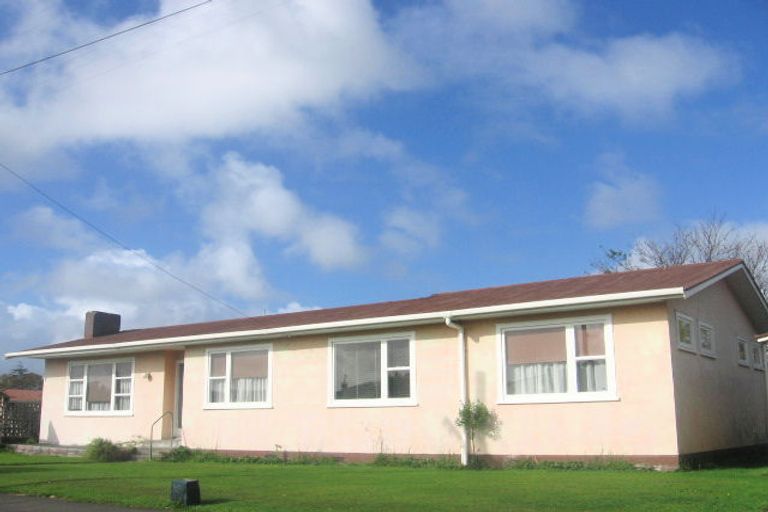 Photo of property in 16 Sutherland Crescent, Westbrook, Palmerston North, 4412