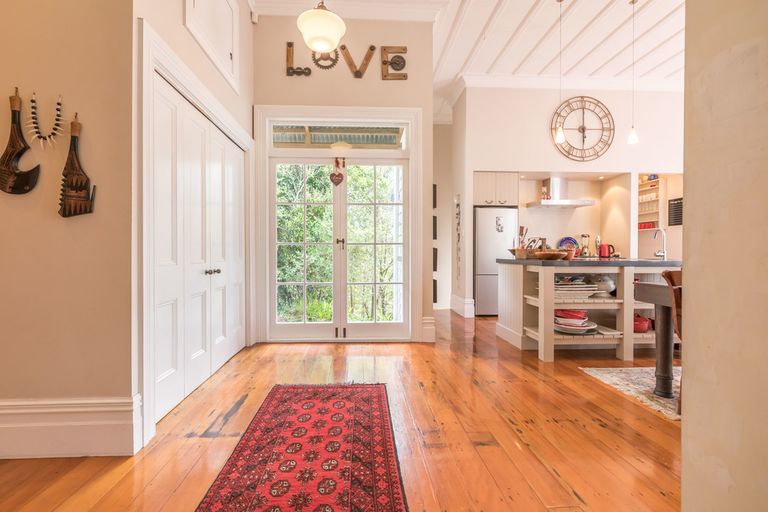 Photo of property in 54 Tinopai Road, Titirangi, Auckland, 0604