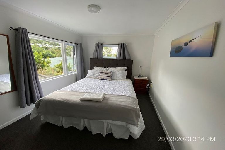 Photo of property in 131 Ruskin Road, Newlands, Wellington, 6037
