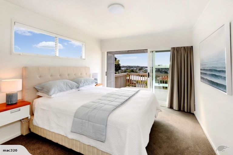 Photo of property in 2/611 Beach Road, Rothesay Bay, Auckland, 0630