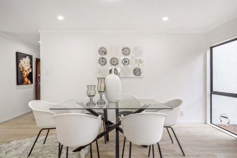 Photo of property in 2 Stitchbird Close, Murrays Bay, Auckland, 0630