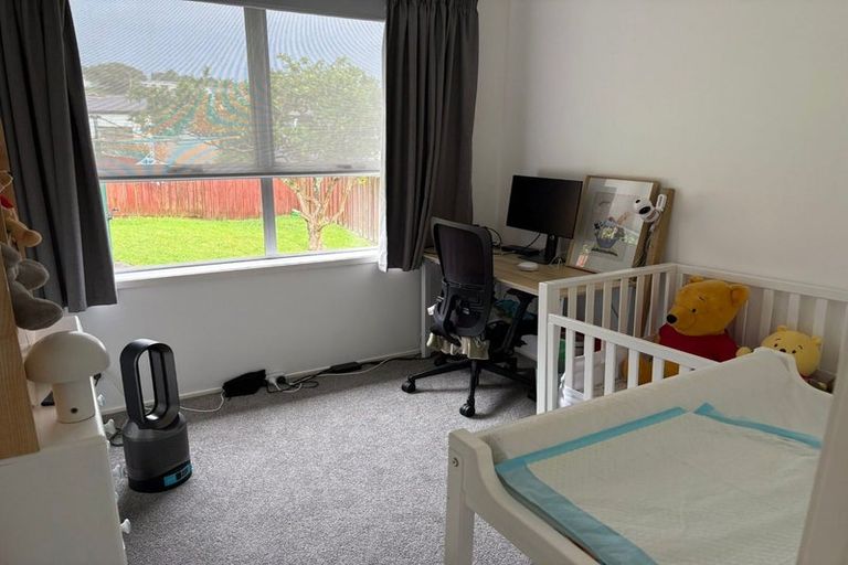 Photo of property in 1/14b Camrose Place, Glenfield, Auckland, 0629