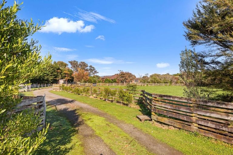 Photo of property in 468 Tararua Road, Levin, 5571