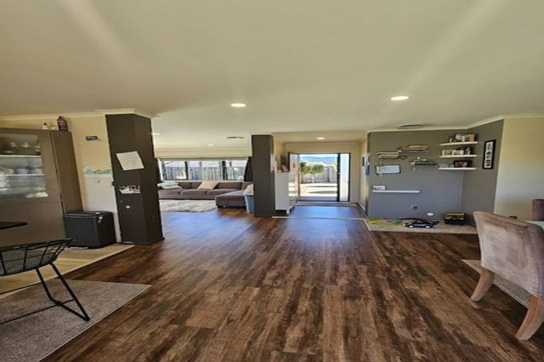 Photo of property in 17 Consort Close, Paraparaumu Beach, Paraparaumu, 5032