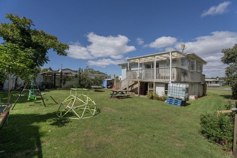 Photo of property in 3 Daphne Road, Tairua, 3508