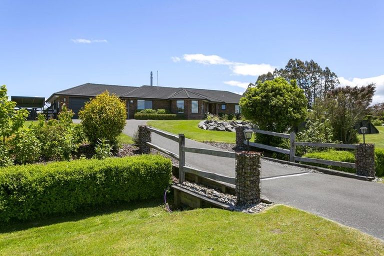 Photo of property in 71 Loch Views Road, Acacia Bay, Taupo, 3385