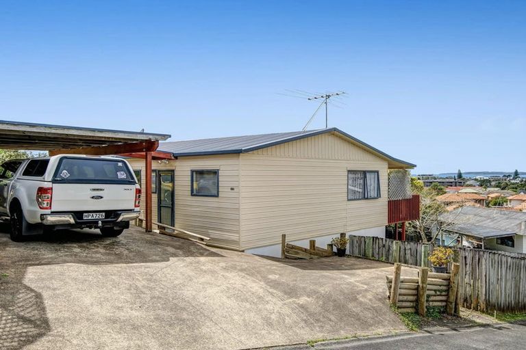 Photo of property in 16 Orewa Heights Crescent, Orewa, 0931