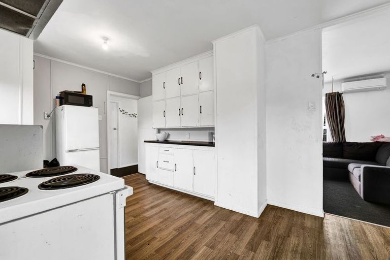 Photo of property in 20 Cook Street, Marfell, New Plymouth, 4310