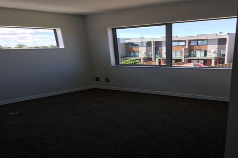 Photo of property in 2 Meritage Lane, Te Atatu South, Auckland, 0610