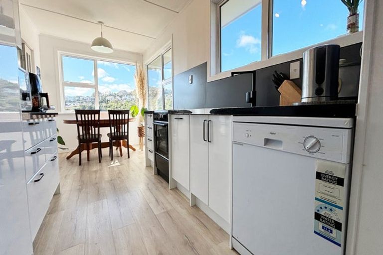 Photo of property in 32 Mark Avenue, Paparangi, Wellington, 6037