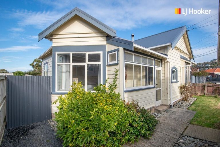 Photo of property in 69 Hargest Crescent, Saint Clair, Dunedin, 9012