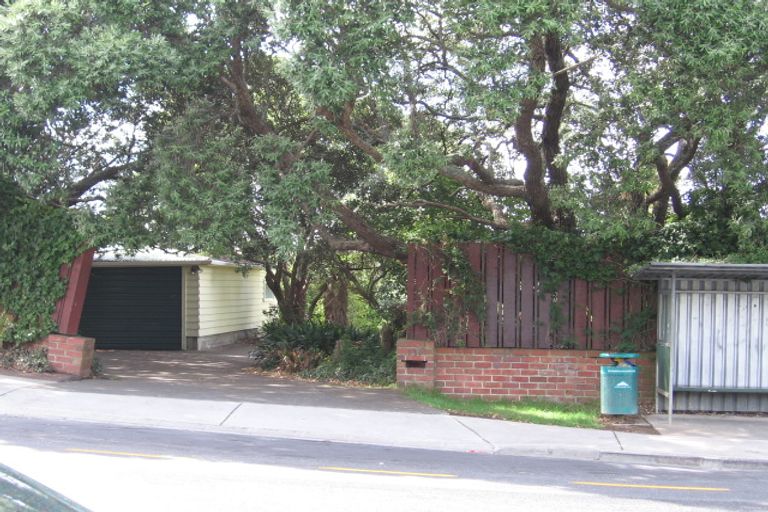 Photo of property in 131 East Coast Road, Castor Bay, Auckland, 0620