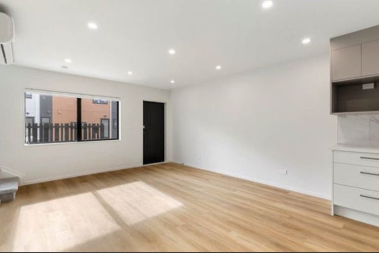 Photo of property in 5/3 Pinefield Road, Whenuapai, Auckland, 0618