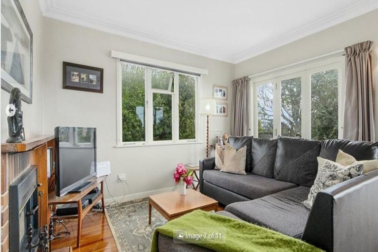 Photo of property in 298 East Coast Road, Forrest Hill, Auckland, 0620
