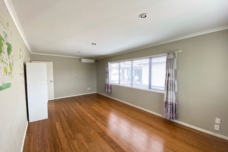 Photo of property in 14 Vicente Place, Oteha, Auckland, 0632