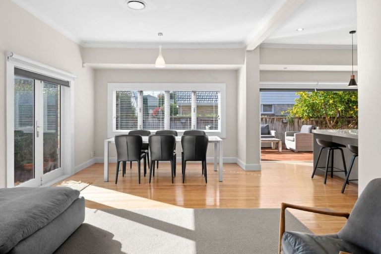 Photo of property in 15 Fairfield Road, Fairfield, Hamilton, 3214