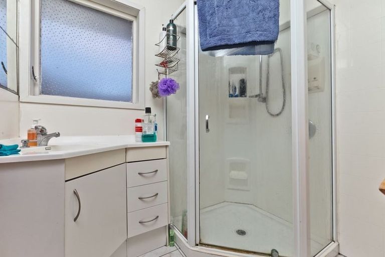 Photo of property in 74 Eskdale Road, Birkdale, Auckland, 0626