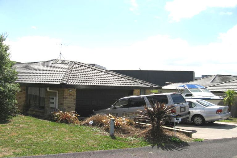 Photo of property in 90 Bluebird Crescent, Unsworth Heights, Auckland, 0632