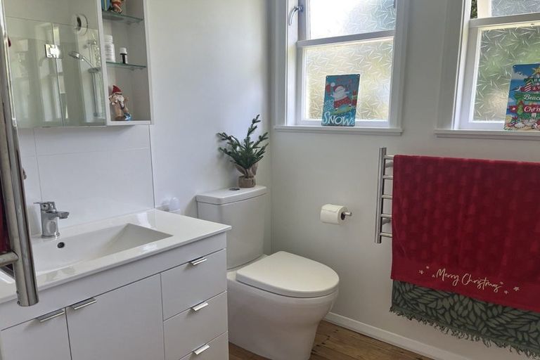 Photo of property in 5 Smith Street, Paekakariki, 5034