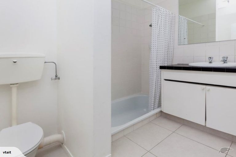 Photo of property in 94b Aikmans Road, Merivale, Christchurch, 8014