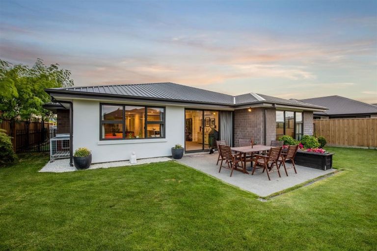 Photo of property in 85 Shillingford Boulevard, Rolleston, 7615