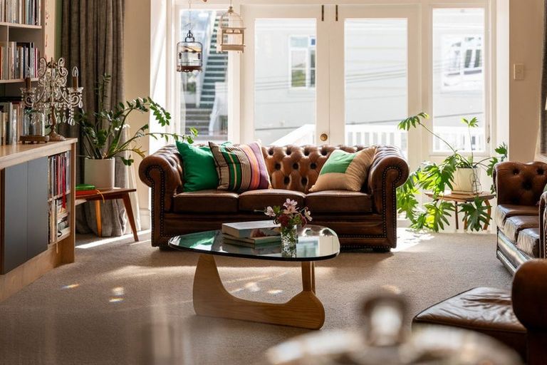 Photo of property in 16 Hawker Street, Mount Victoria, Wellington, 6011